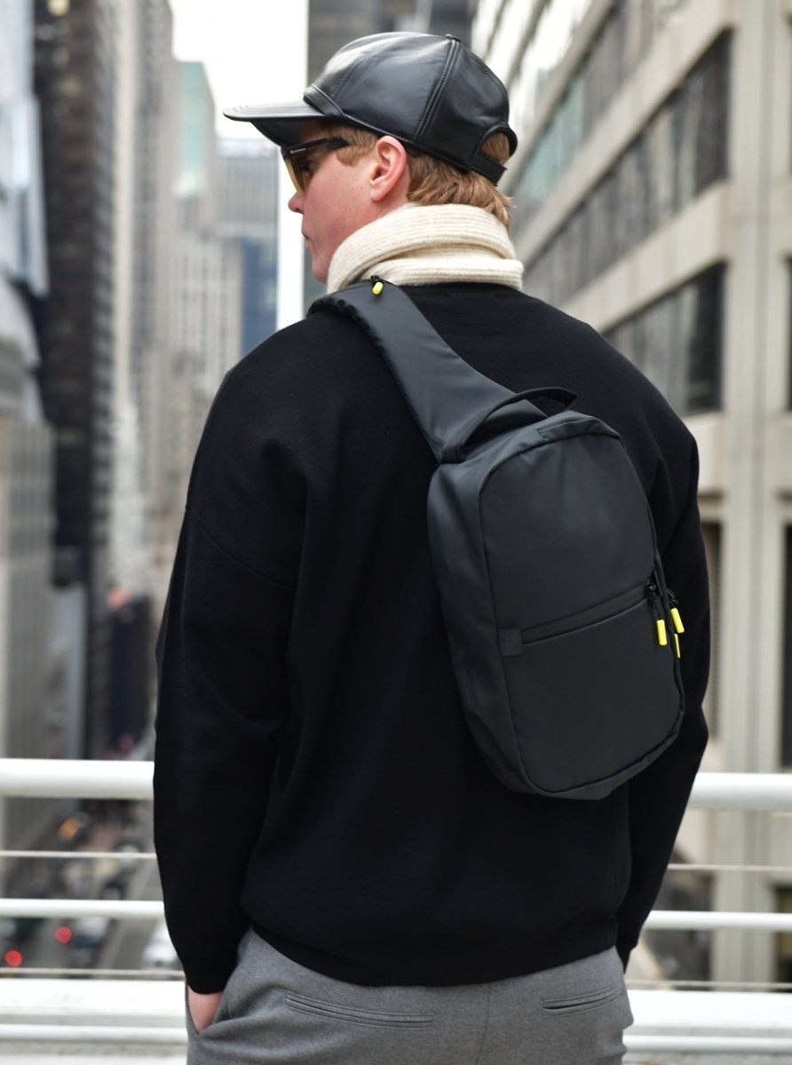 ZERØGRAND City Sling Bag in BLACK